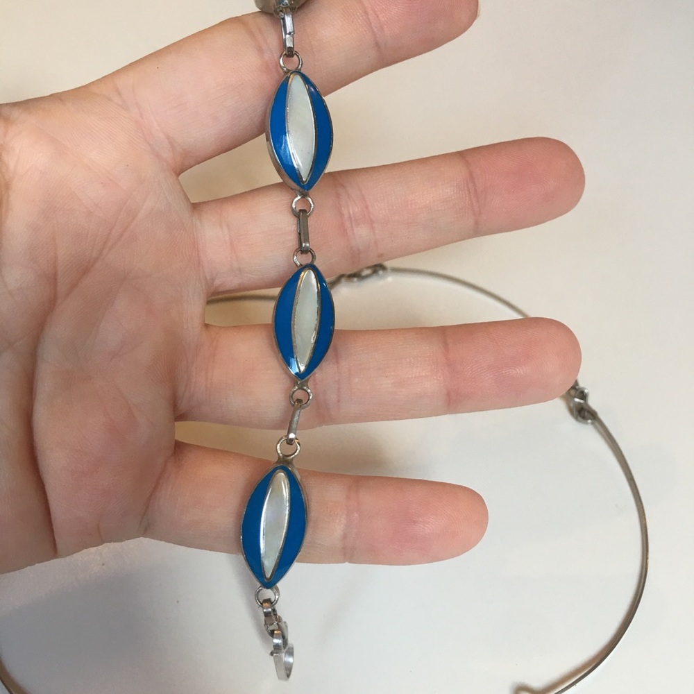 2/$30 Enamel & Shell-like Reversible Jewellery Set - Picture 9 of 10